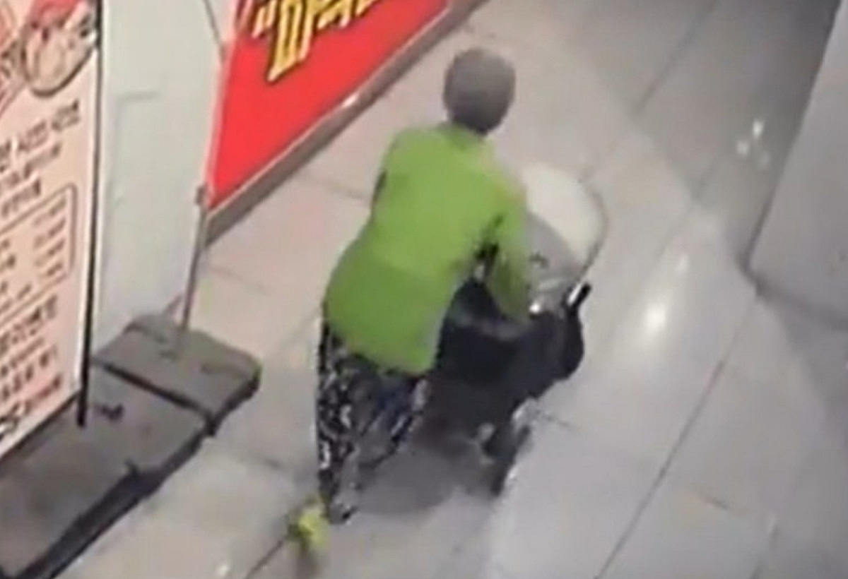 "계란이 왜 자꾸 사라지지?" 배달원 탓했던 사장님, CCTV 보고 멘붕