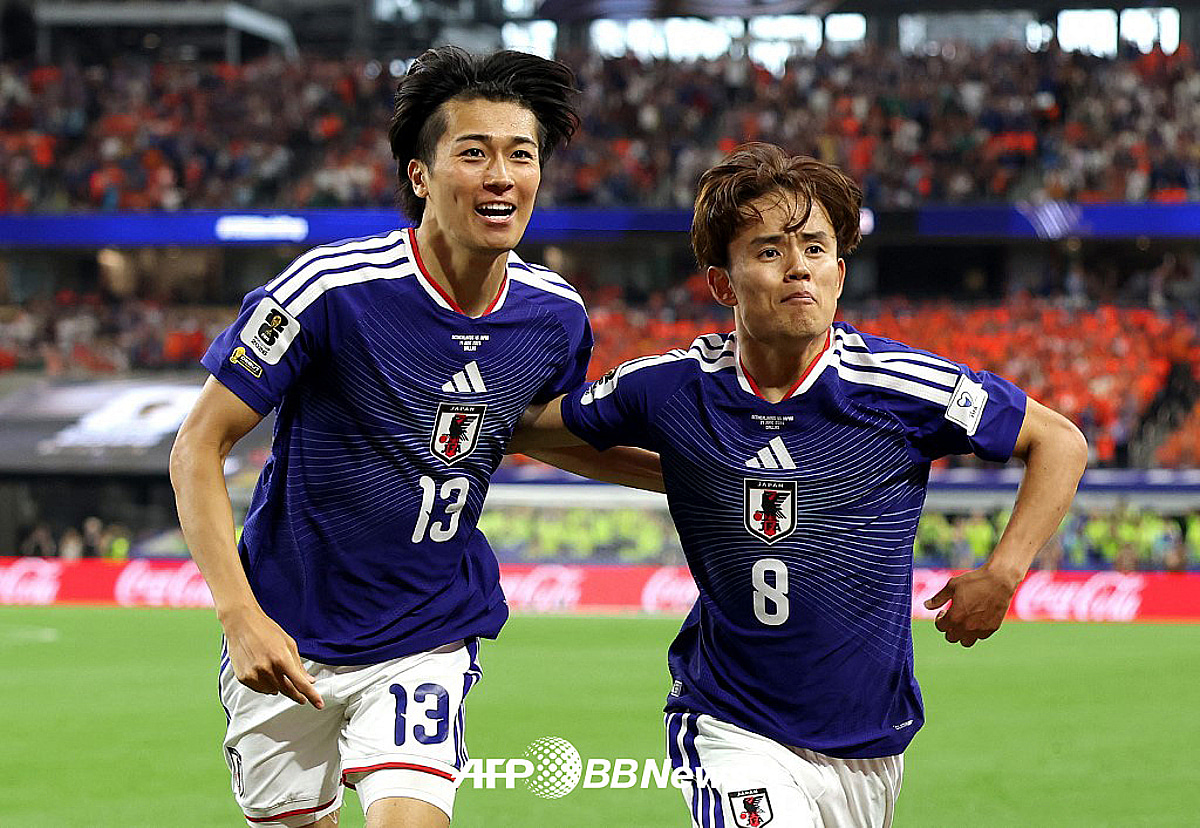 일본 축구, 네덜란드와 2-2 무승부