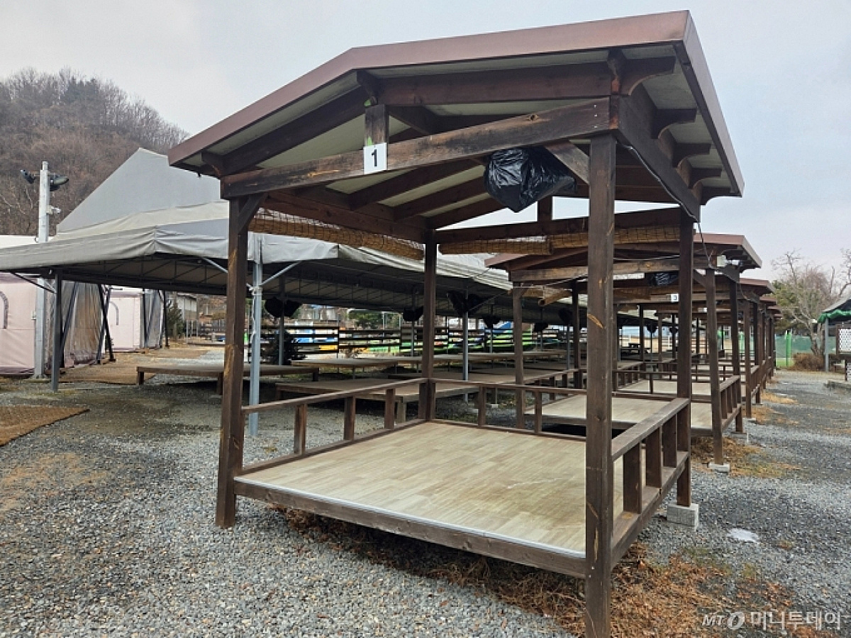 "40억 들였는데 캠핑장 텅텅" 매출 반토막 '폭삭'...줄폐업 위기 - 뉴스 썸네일 이미지