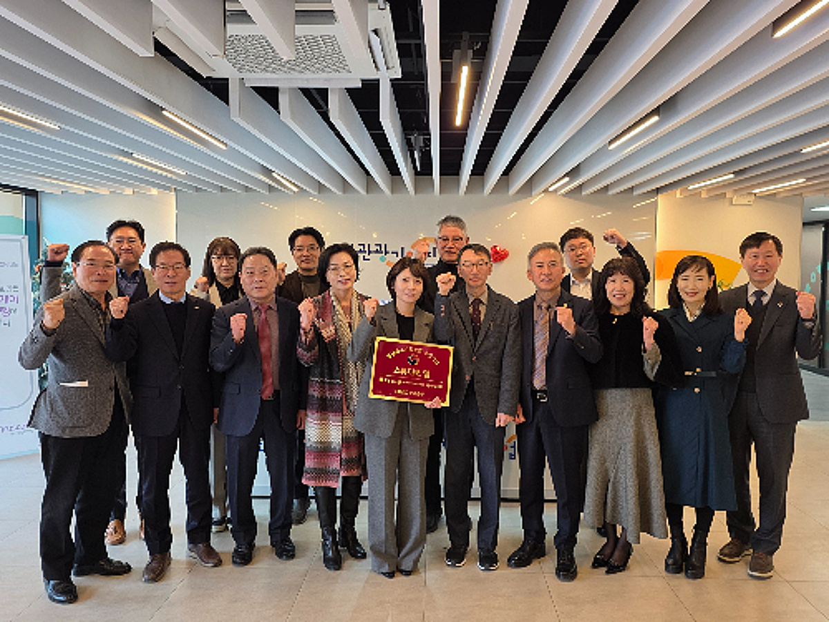 스튜디오 옙, '경남중소기업대상 수상기업 현판식' 개최 - 뉴스 썸네일 이미지