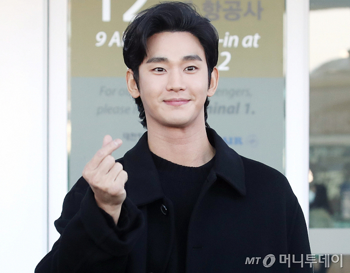 '뽀뽀' 카톡도 가짜였다, 김수현 열애설은 완벽한 시나리오