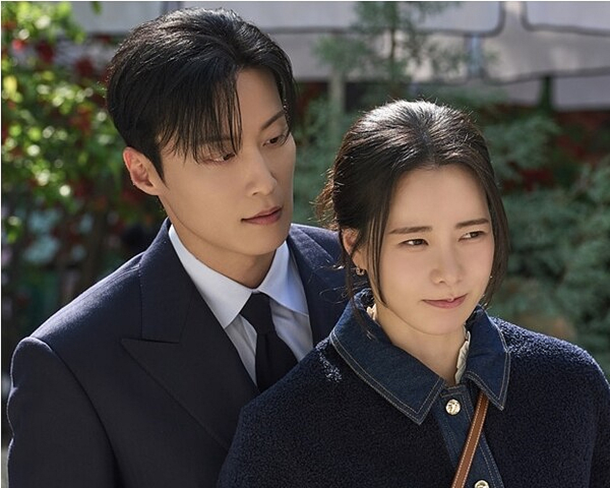 Lim Ji-yeon and Heo Nam-jun Go on Their First Official Date in Brave New World