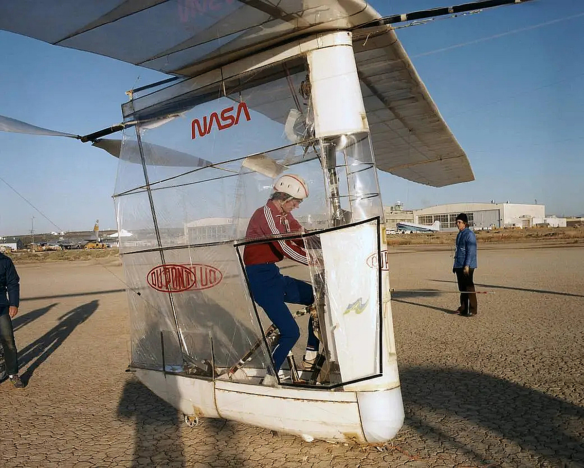 눈물의 보증빚에 갈려나가다가...드론황제 된 천재 이과생 - 뉴스 썸네일 이미지