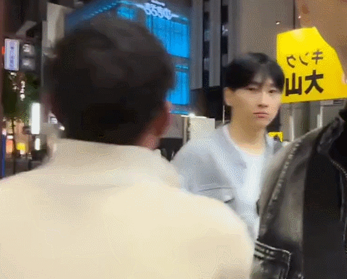 일본에서 한국 배우에게 '어깨빵' 시도? 영상 공개되자 누리꾼들 분노