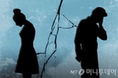 시댁까지 먹여살리는 의사 남편...불만 들은 시동생이 "돈벌레" 폭언