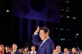 "이런 대통령 처음"...낮엔 국무회의 '생중계', 밤엔 SNS '24시간 소통'
