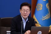 [속보]이 대통령 "주식 매각 청산 시일 단축, 내년 하반기 시행? 단축하길"