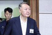 '여론조사 무상수수' 윤석열 전 대통령, 징역 2년…명태균은 법정구속
