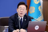 "올해 수출 역대 최대 돌파, 연간 1조달러 전망"…李 대통령, 관세청장 보고 공유