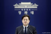 靑 "연임 개헌 논란 유감…李대통령, 직접 의사 밝힐 것"
