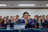 이 대통령 지지율 35.2%...민주 35.5%·국민의힘 41.3% '역전'