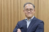 위성 광학 카메라 35년 집념…"우주서 기업들 의사결정 돕겠다"