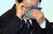 "숭고한 희생 기억" 李 대통령, 눈물…순직 소방관 부모님 가슴엔 '꽃'