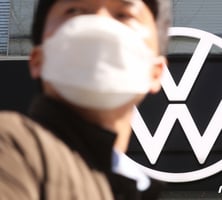 폭스바겐도 테슬라도 "배터리 독립"…그들의 역습이 시작됐다