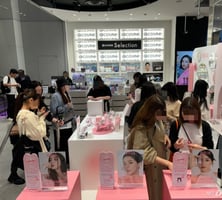 "입소문 난 화장품, 뒤집어보면 한국산"…K뷰티 키우는 일본 앳코스메