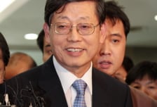 [금주의 Hot 인물]"총리되기 참 힘드네"  김황식 후보자