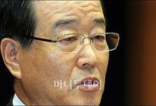 [사진]신한 라응찬 전 회장 '눈물의 이임식'