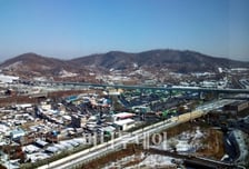 "개발되는 건 좋지만 물량 폭탄 우려도…"