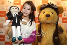 '서울 인형전시회'에 뜬 아이유와 소녀시대