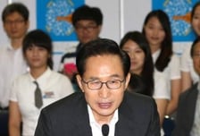 "청와대는 高卒채용 안하나요?" 