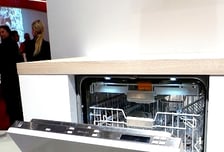 [IFA]삼성 임원도 반한 식기세척기…두드리면 열린다