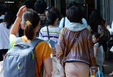 추석 연휴 가족 밥상서 "경기 어렵다" 하소연