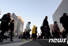 "벌어도 안 모여요"… '성실한 빚쟁이'들의 나라