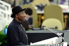 나이지리아 대통령, 에볼라 첫 사망자 "그 미치광이가…" 구설