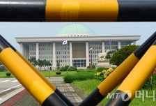 "대통령, 유족 만나고...유족들 '합의안' 존중하자"