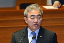 유진룡 전 장관, 정윤회 인사개입 증언…파장 확산