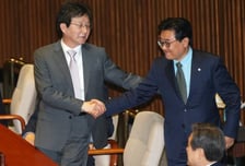 "新 공무원연금, 5년도 못 가서 또 개혁할 것"  