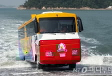 해외 관광명물 '덕 투어', 한강에도 도입된다