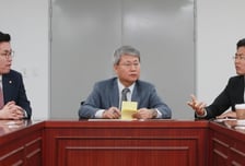 "'50대 남성'에 맞춰진 정치…청년 정치인 육성 시급"