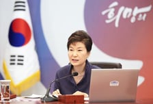 위안부 협상 타결…朴대통령, 日 아베와 전화 통화