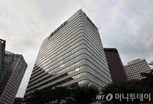 "임금피크제 적용받느니 차라리 나가겠다"