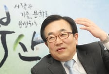 서병수 부산시장 사퇴 안한다… 김해신공항 수용"