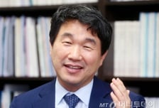 "공무원 되는 게 꿈인 나라, 절대 선진국될 수 없어"