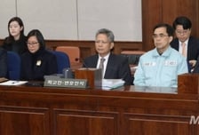 눈도 안 마주친 최순실-장시호… 혐의 의견도 엇갈려