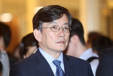 "기사 나오면 바보 돼"…'동승자 논란' 손석희 추정 녹취록 