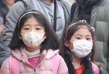 개학 이후 이틀째 '미세먼지 폭탄'…"휴업명령 내린 교육감 없어"