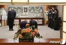 고(故) 김홍일 전 의원 빈소…심상정 "김근태 선배 이어 또 한 명의 정치인 잃어"