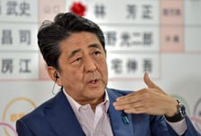 아베, 선거 과반은 했지만…풀어야 할 '숙제' 쌓였다