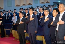 취임 은성수 "금융도 실패 용인"..떠난 최종구 "시장개입 근절"