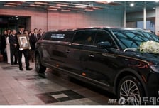 "존경하고 사랑했던 큰 별"…故구자경 LG 명예회장 영면