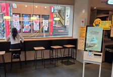 "배달 야식 꼬리표 뗀다"…bhc, 강남 한복판서 '올데이' 다이닝 실험[리얼로그M]