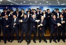 경남은행, 신입행원 입행식 '경남스타일'로 진행