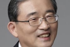 이한구 "더300, 정치인들이 정책갖고 싸우도록 해달라"