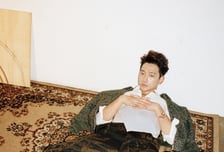 비 정지훈, 수트+삼선 운동화…시크한 매력 '물씬'