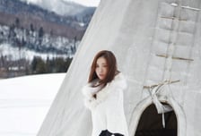 신세경 일본 화보, 화이트 퍼 니트로 '사랑스럽게'