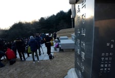 [현장+]이승만·박정희 묘역 찾은 문재인 "국민통합에 도움되길"